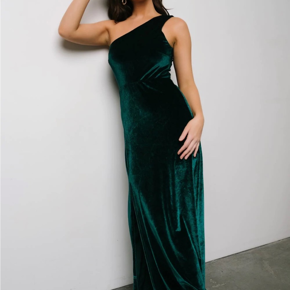 Baltic Born NWT Tatiana Velvet One Shoulder Maxi Dress